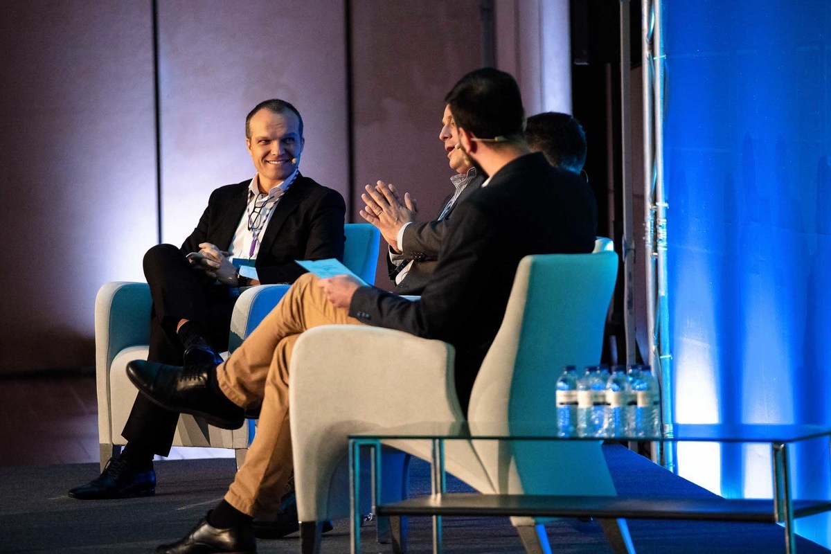 Apresentação de case study sobre transformação digital nas empresas.