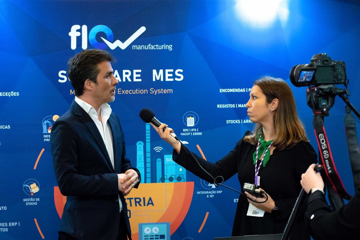 Participantes fazendo perguntas durante sessão de Q&A.