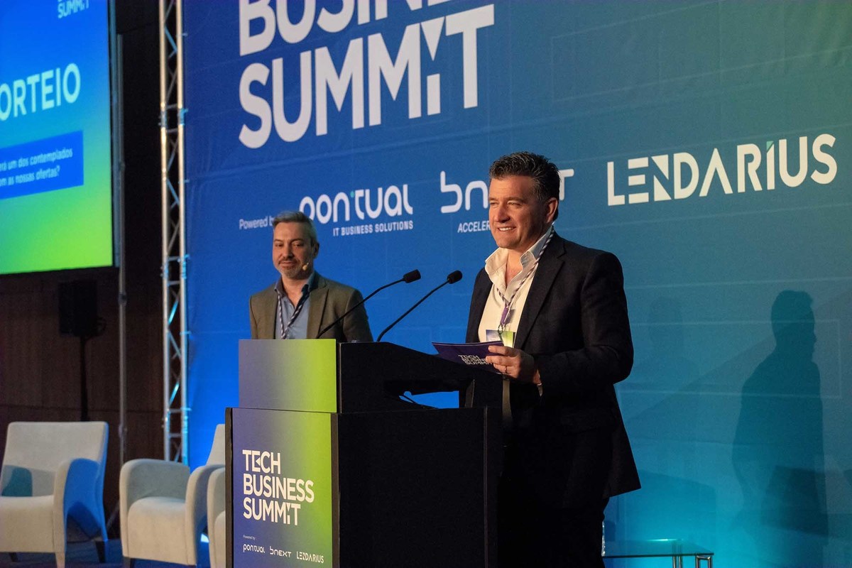 António Teixeira
CEO – PONTUAL IT Business Solutions a falar com foco total no conteúdo apresentado no slide.