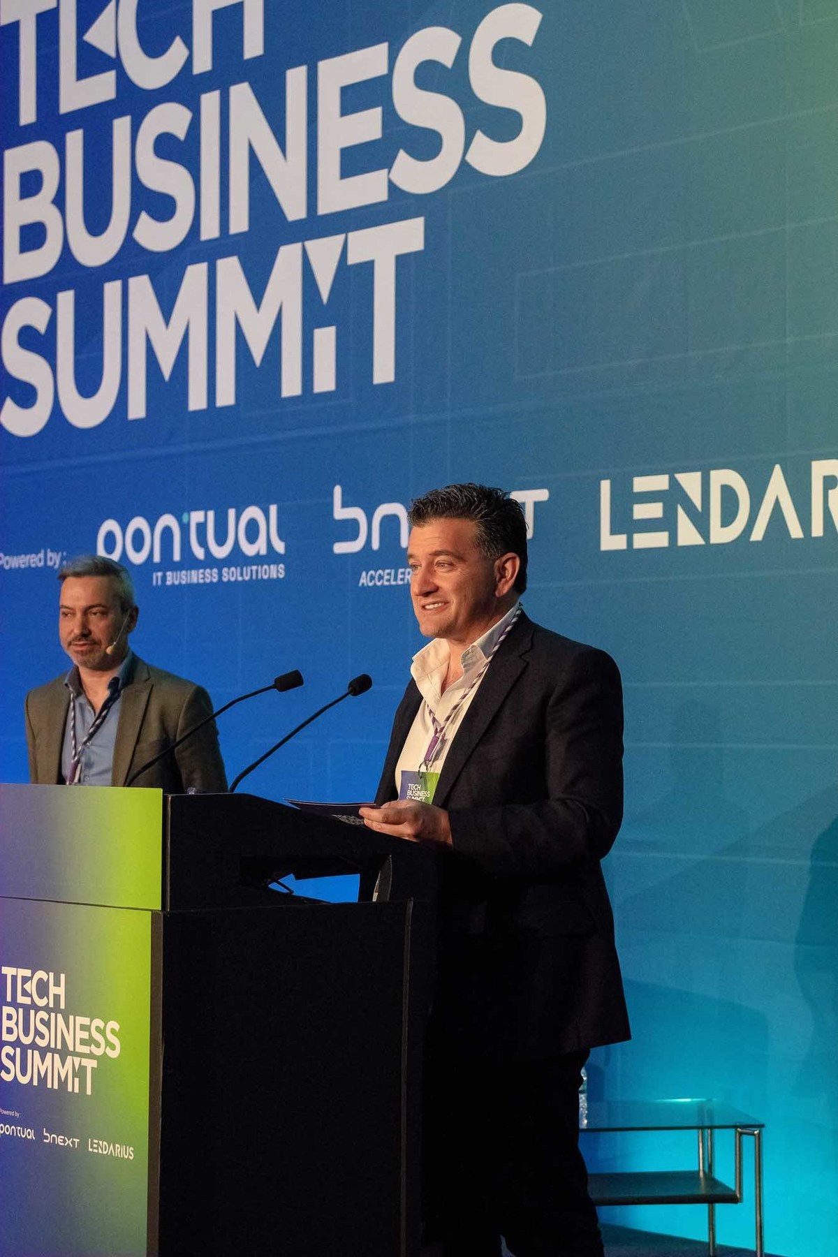 António Teixeira
CEO – PONTUAL IT Business Solutions a falar no microfone para o publico