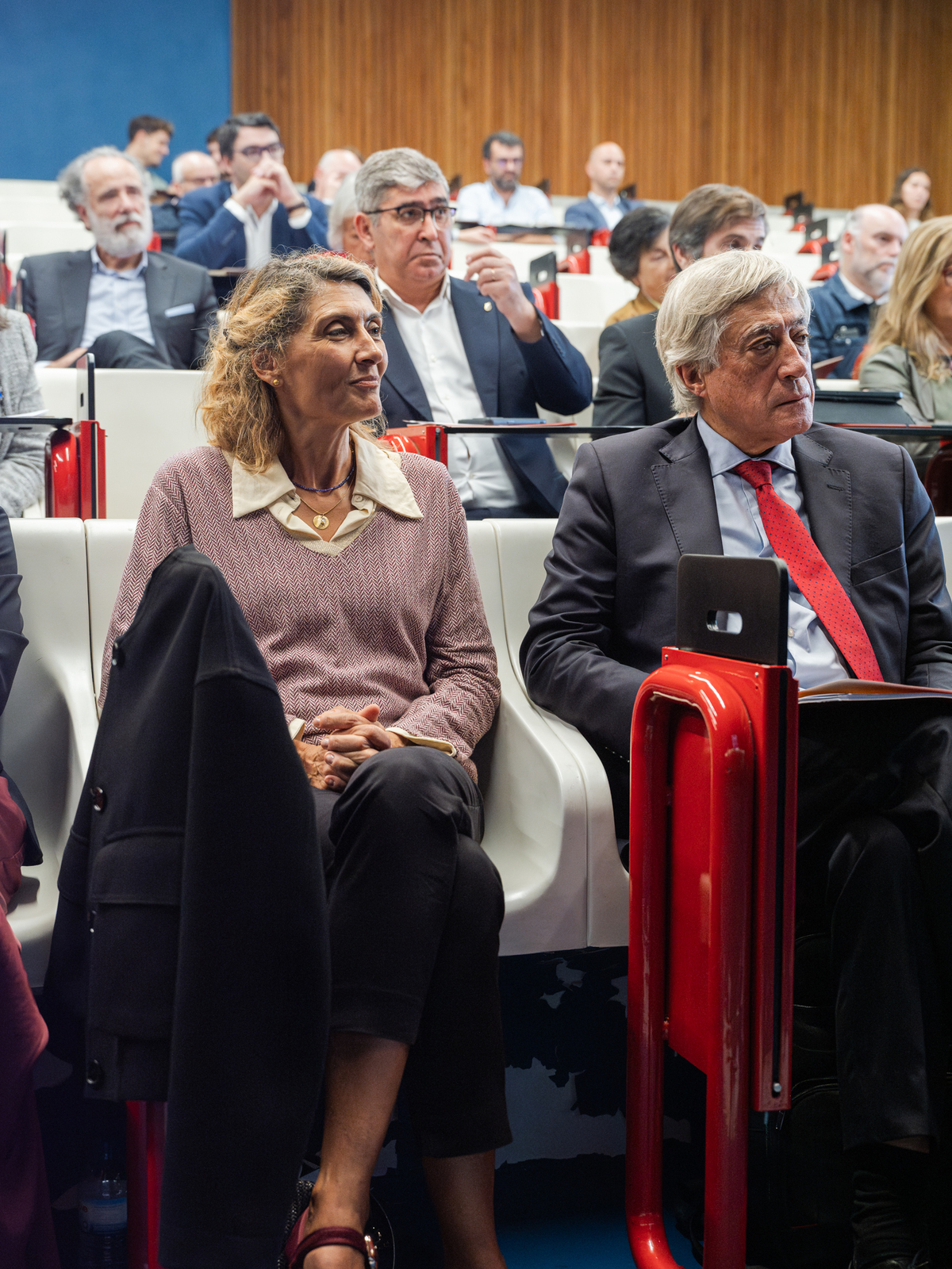 Plateia atenta às apresentações dos oradores