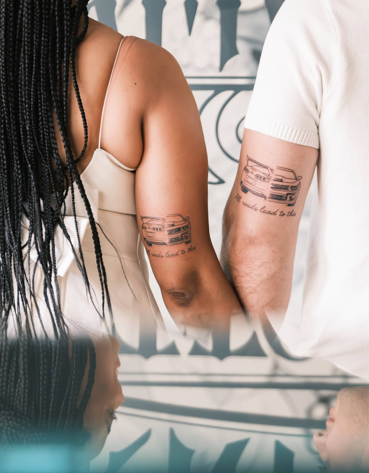 tatoo noivos que fizeram em conjunto para o casamento sa sessão fotografica de solteiros