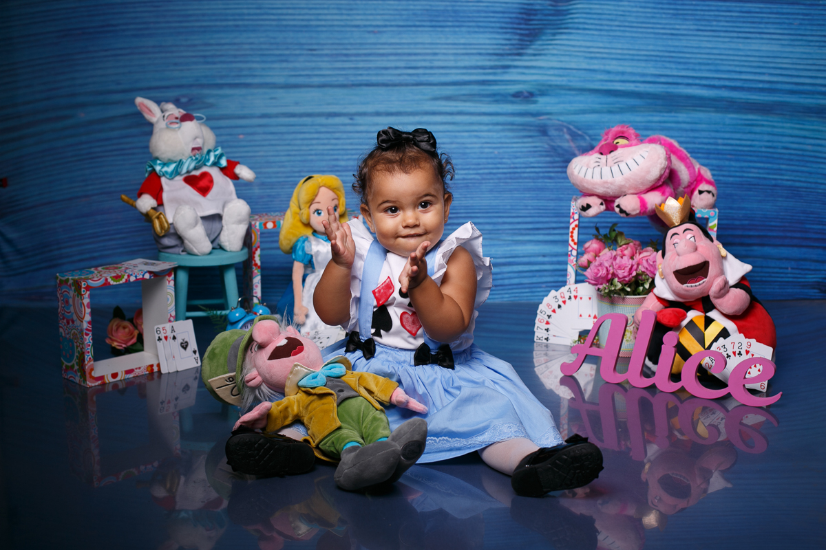 fotografia em estúdio-alice no país das maravilhas-ensaio realizado em realengo-rj
