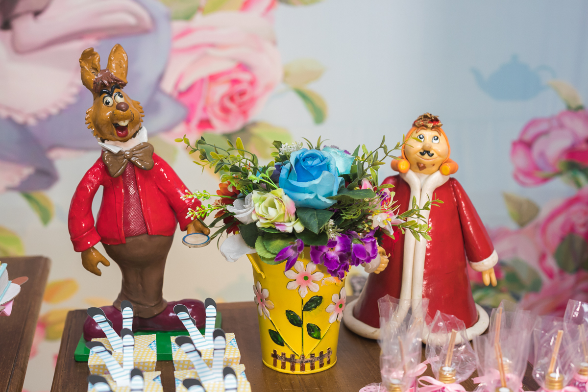 mesa-decoração festa 1 ano Alice no País das Maravilhas