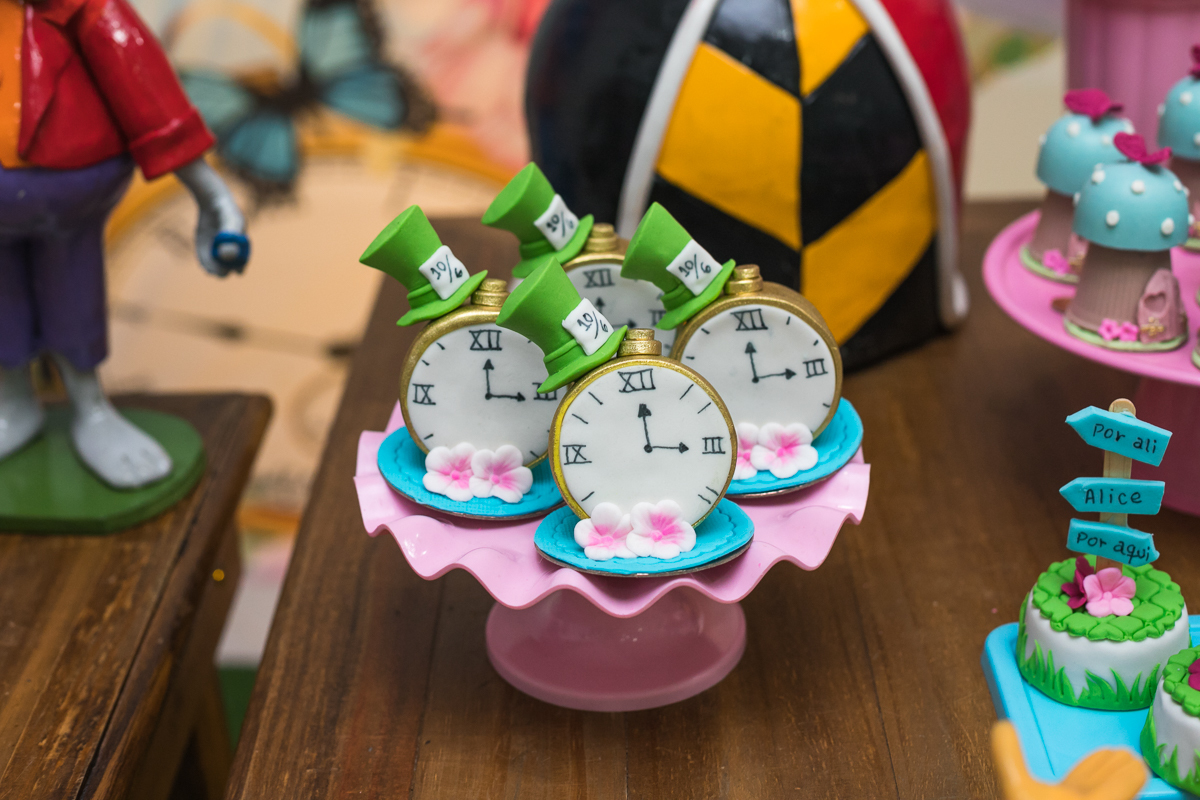 detalhes decoração festa de 1 ano-Alice no País das maravilhas em casa de festa Point da Alegria-Taquara RJ