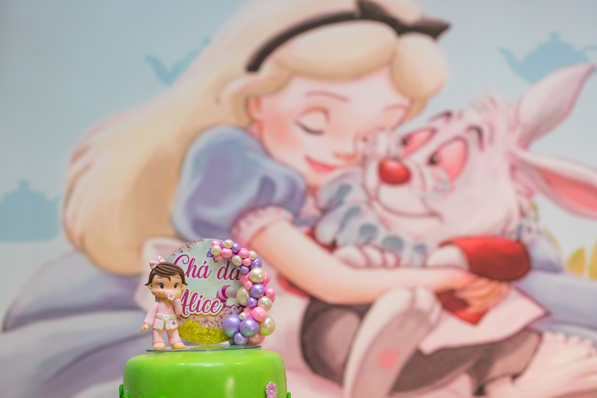 top de bolo -em festa 1 ano Alice no País das maravilha-