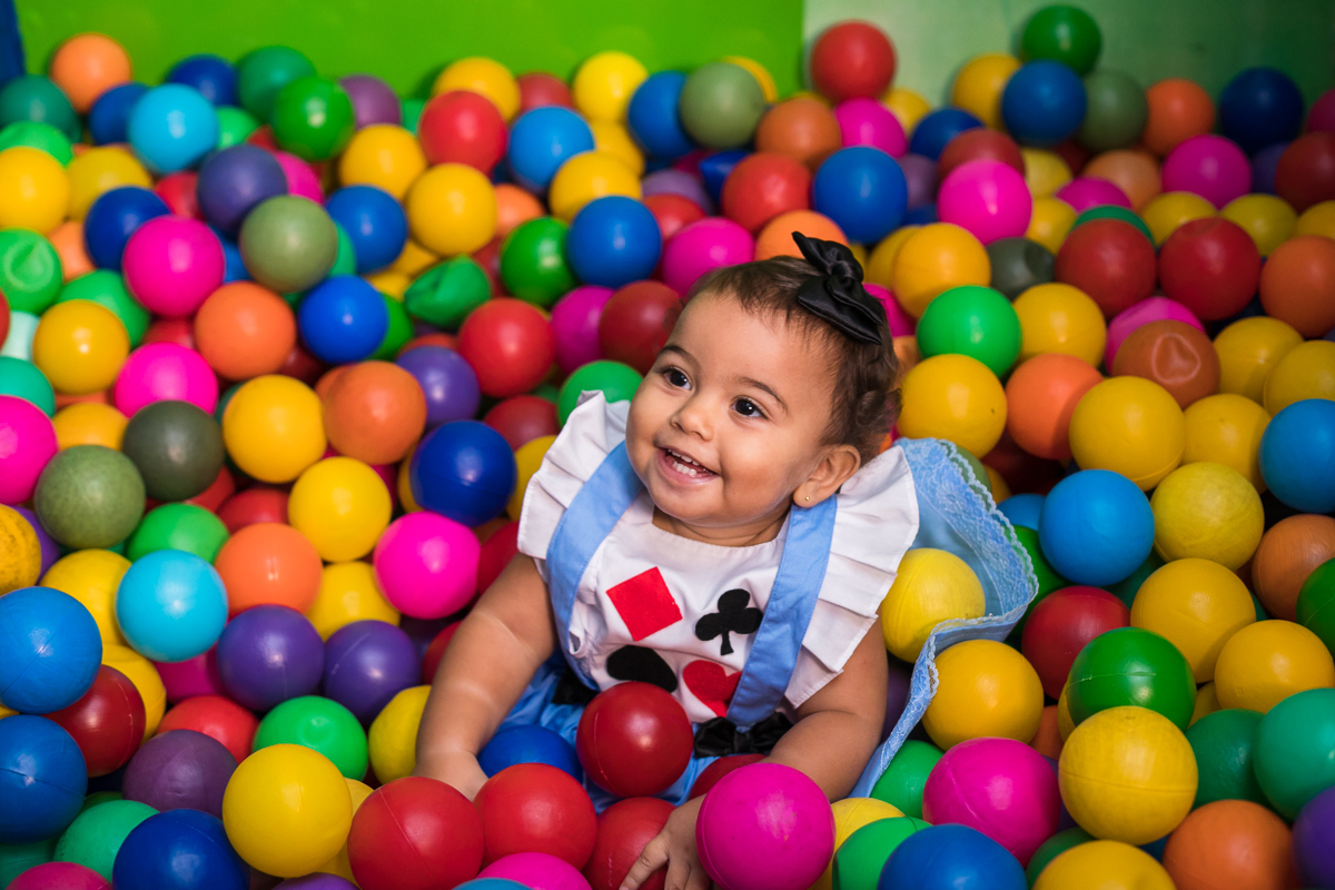piscina de bolinhas-alice-fotografia infantil- em casa de festas point da alegria