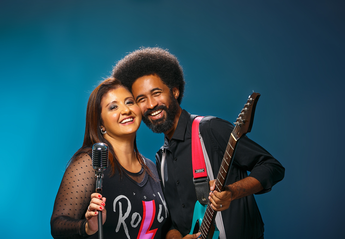 ensaio fotográfico dupla músicos Fabi Goulart e Firmino em estúdio-rj