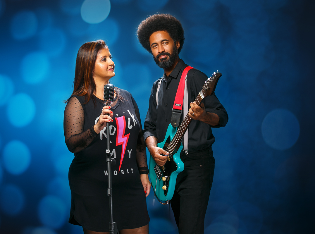 banda pop e rock músicos Firmino e Fabi Goulart em ensaio fotográfico em estúdio-rj-Realengo