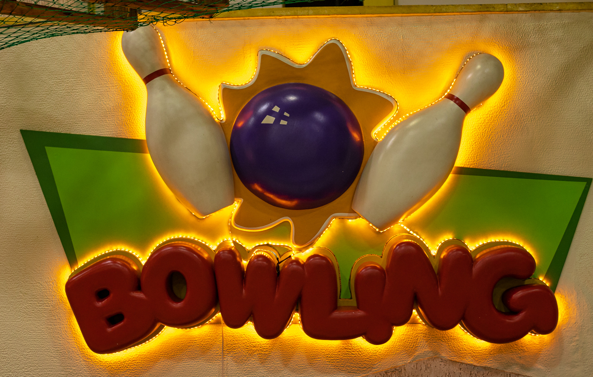 sala de jogos boliche em salão clima de festas-rj