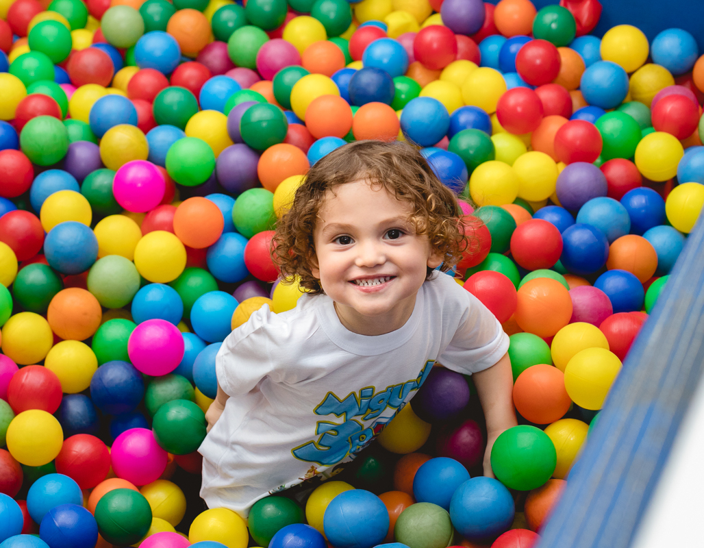 piscina de bolinhas-diversão-salão clima de festas-rj-vila da penha