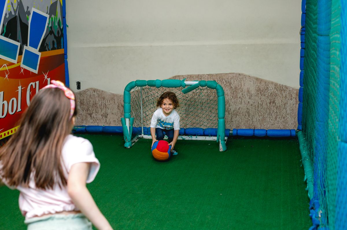 brincadeiras-futebol-de salão-festa da patrulha canina-rj-salão clima de festa-vila da penha-rj