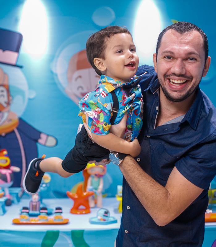 alegria-papai na festa dos deus gêmeos Lucas e mateus-fotógrafo-zona oeste-karetas  buffet infantil-rj