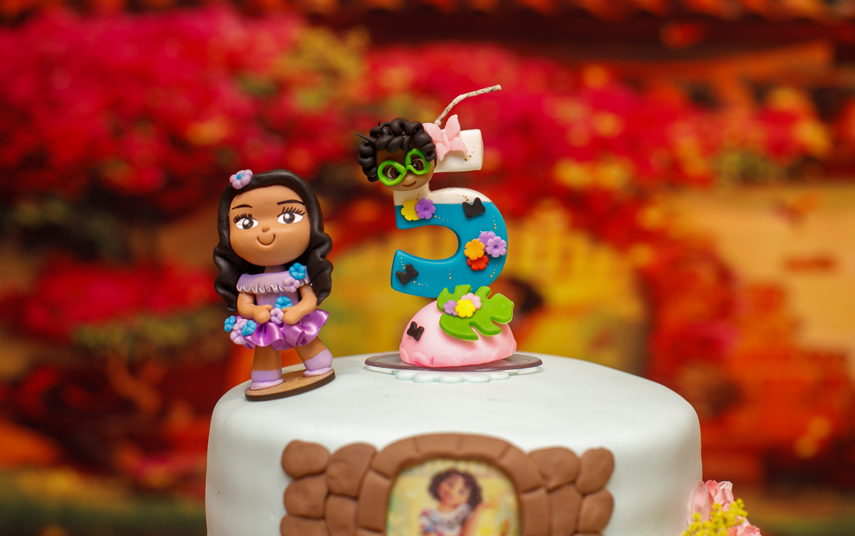 topo bolo-Encanto-festa infantil 5 anos da Lavínia-casa de festas alegria de viver-rj