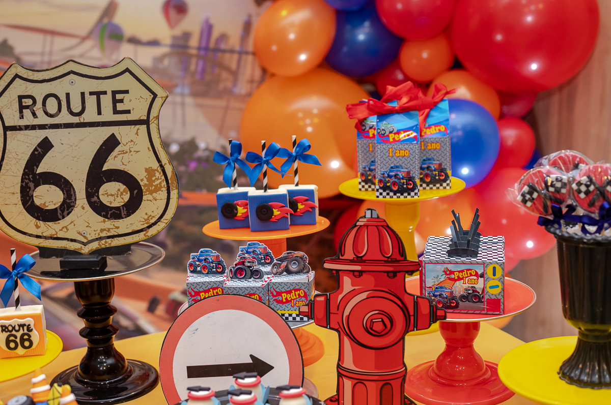 tema de festa infantil-menino-hot wheels-casa de festa brincadeira e coisa seria-freguesia
