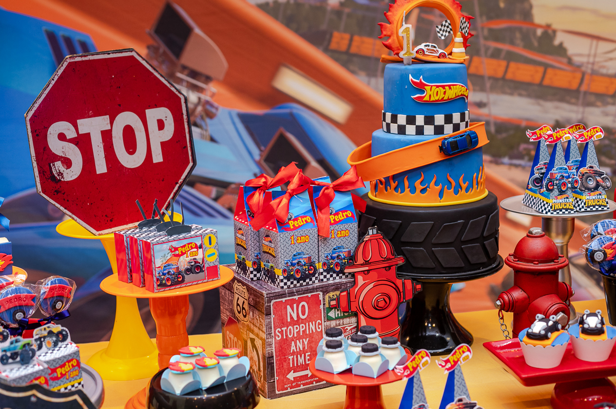 tema festa infantil hot wheels-casa de festa brincadeira e coisa seria-rj