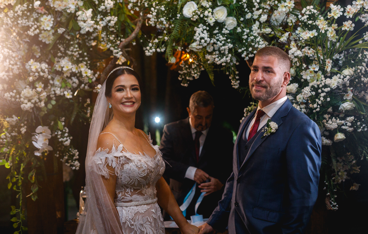 festa casamento fotografia noivos-dia marcante-bolo casamento-decoração com flores-paisagismo-festa casamento-Ballroom Alto da Boavista - RJ