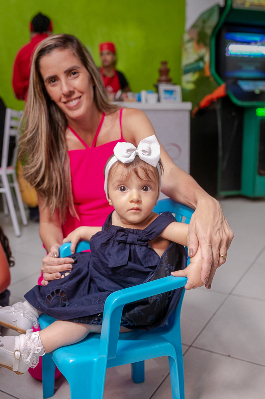 diversão-brinquedos temáticos-aquarela buffet infantil-5 anos da Helena