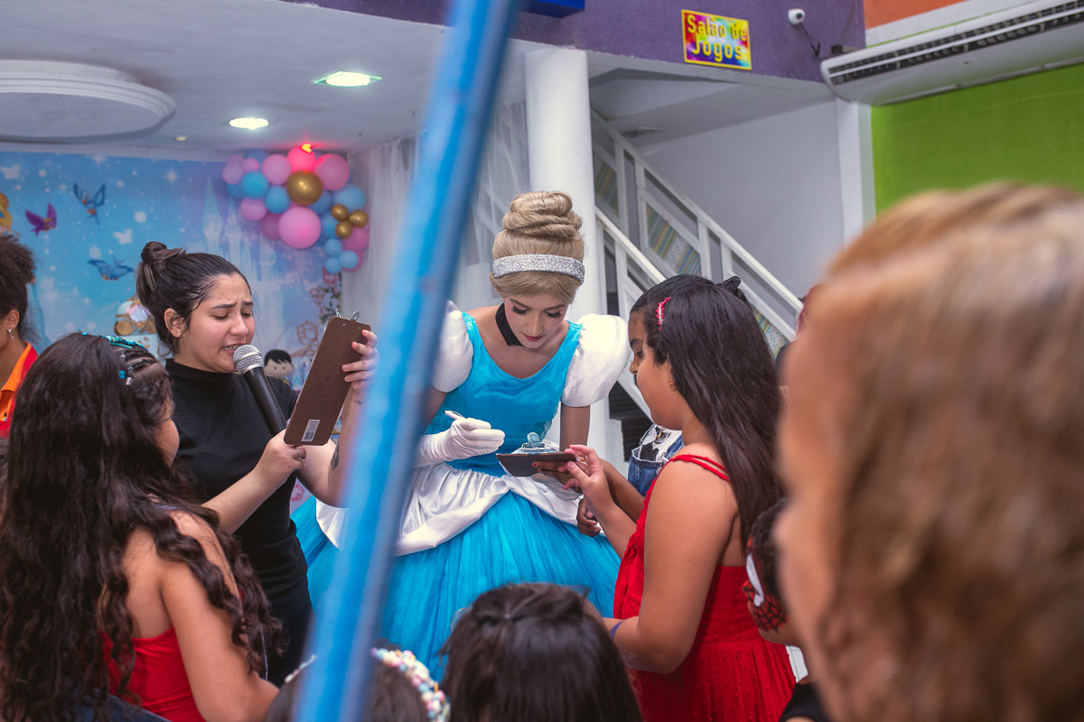 Cinderela-personagem vivo-alegria-5 anos da Helena-bangu-rj