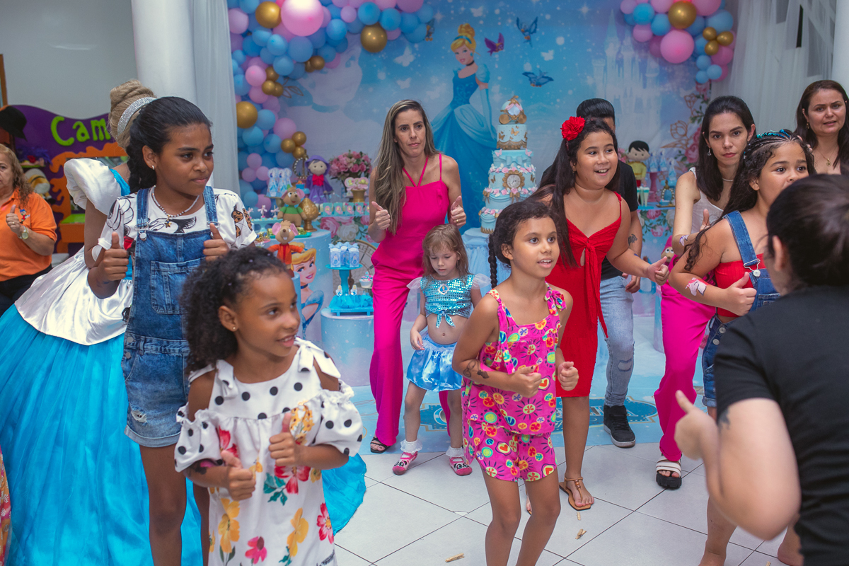 diversão-brinquedos temáticos-aquarela buffet infantil-5 anos da Helena