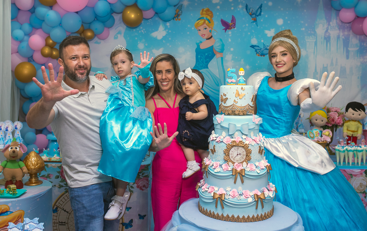 hora do parabéns-festa infantil-aquarela buffet infantil 5 anos da Helena-rj