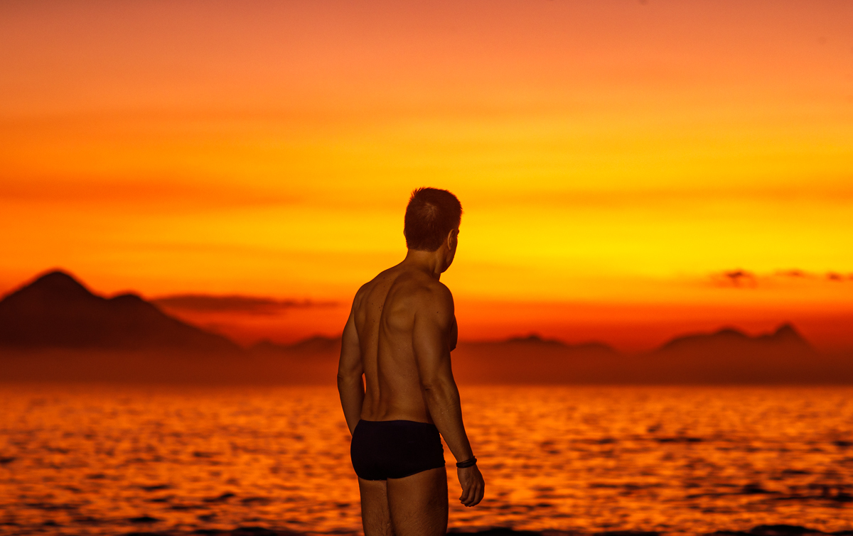 ensaio fotográfico masculino-amanhecer em praia da urca-rj
