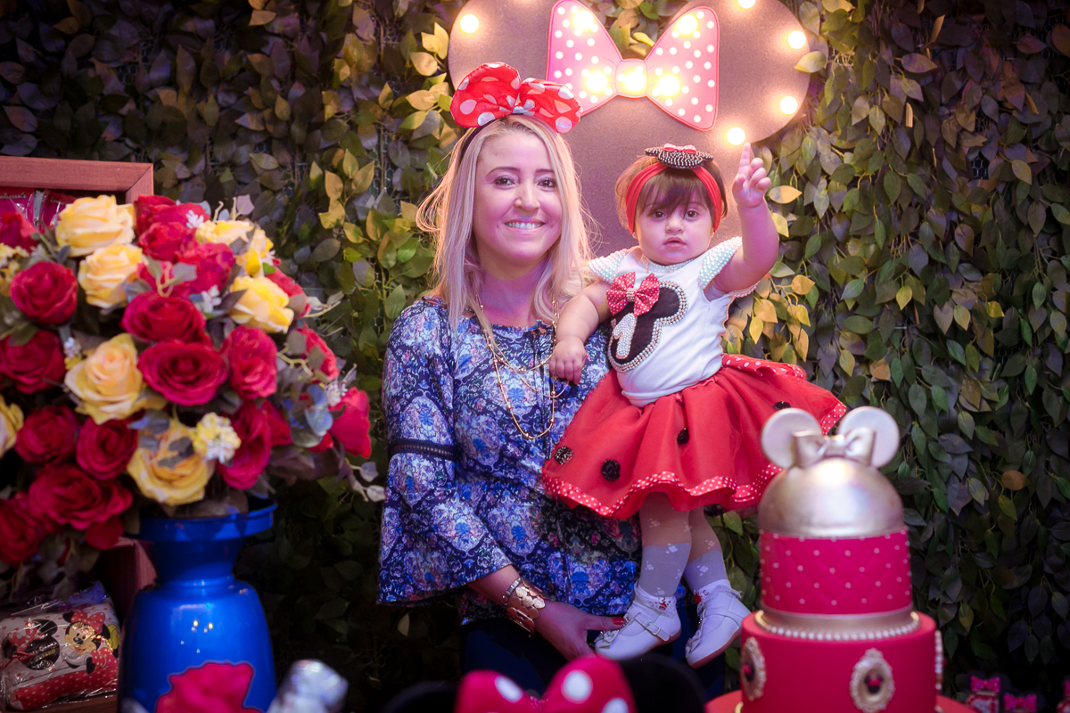 Topo de bolo minie vermelha com dourado