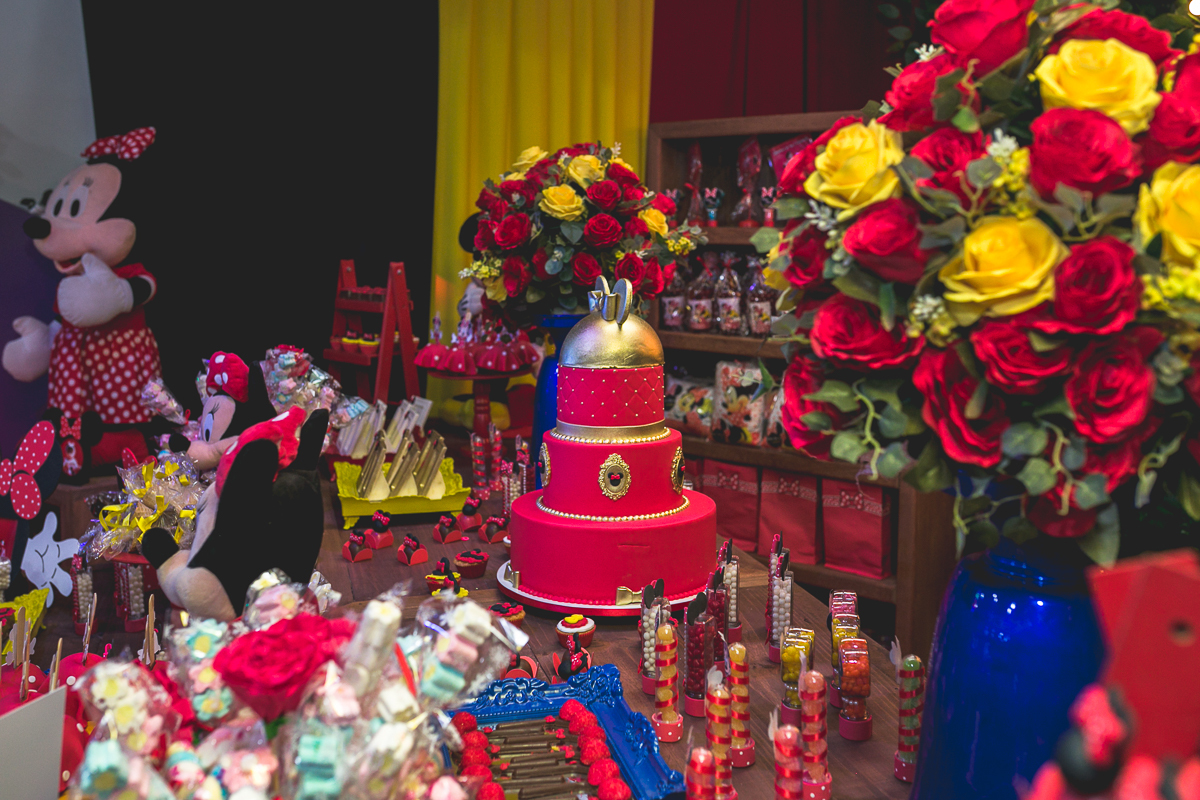 Bolo decorado minie em Karetas de bangu