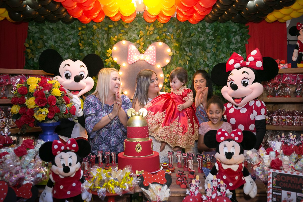 Personagens vivos minnie vermelha no karetas bangu