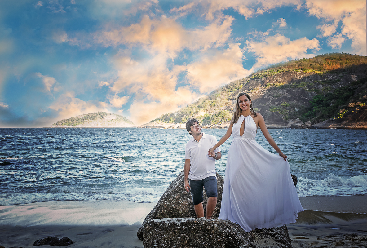 Ensaio pré-casamento na pedra em praia da Urca