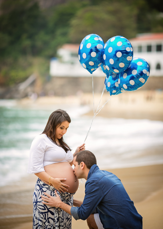 Ensaio gestante com esposo na praia