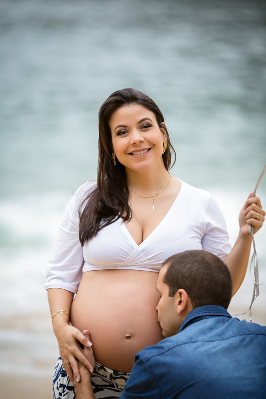 Gestante com esposo em ensaio externo