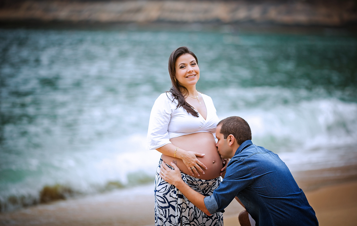 Foto de gestante com esposo em ensaio