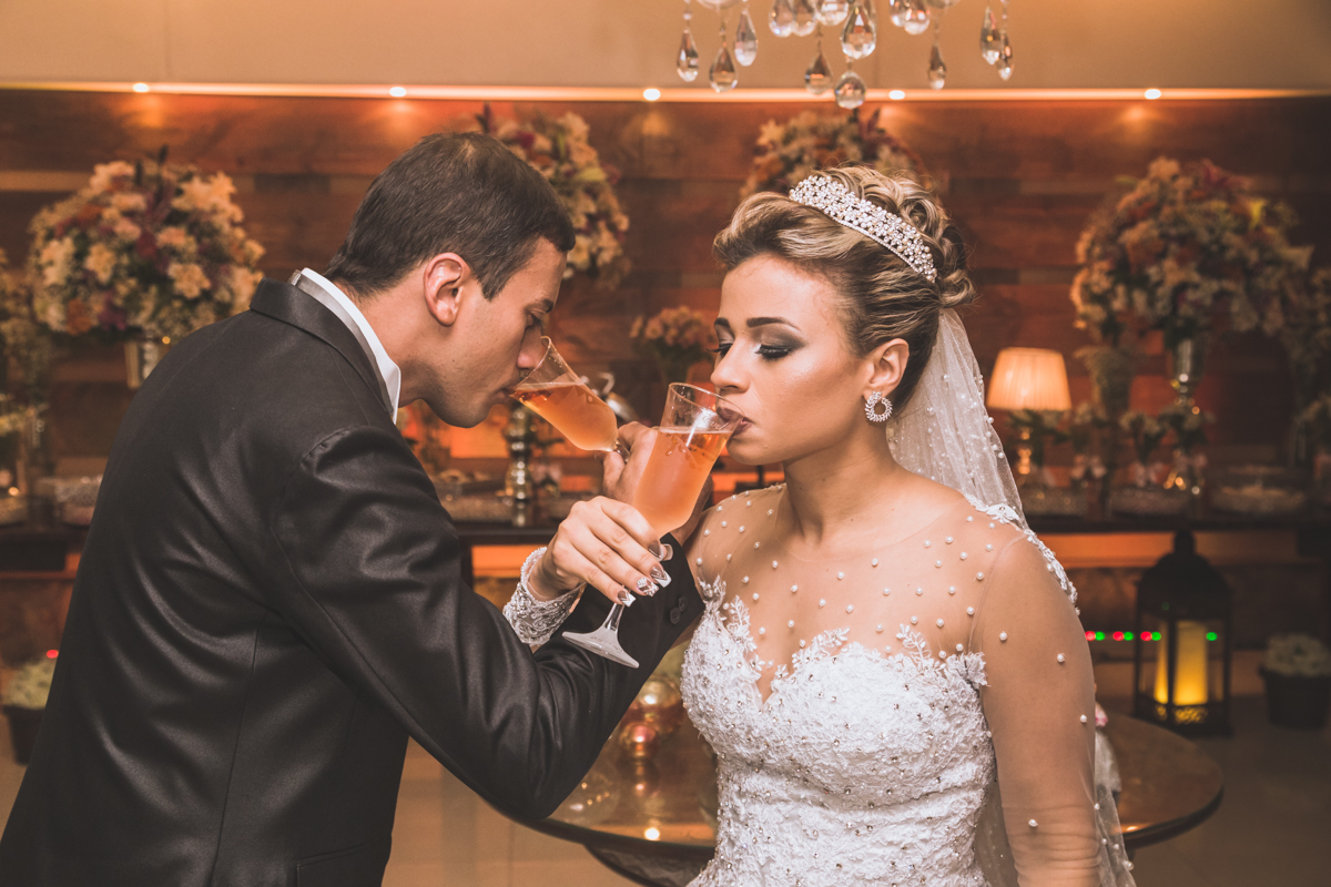Enlace com taças em casamento na Casa Lounge