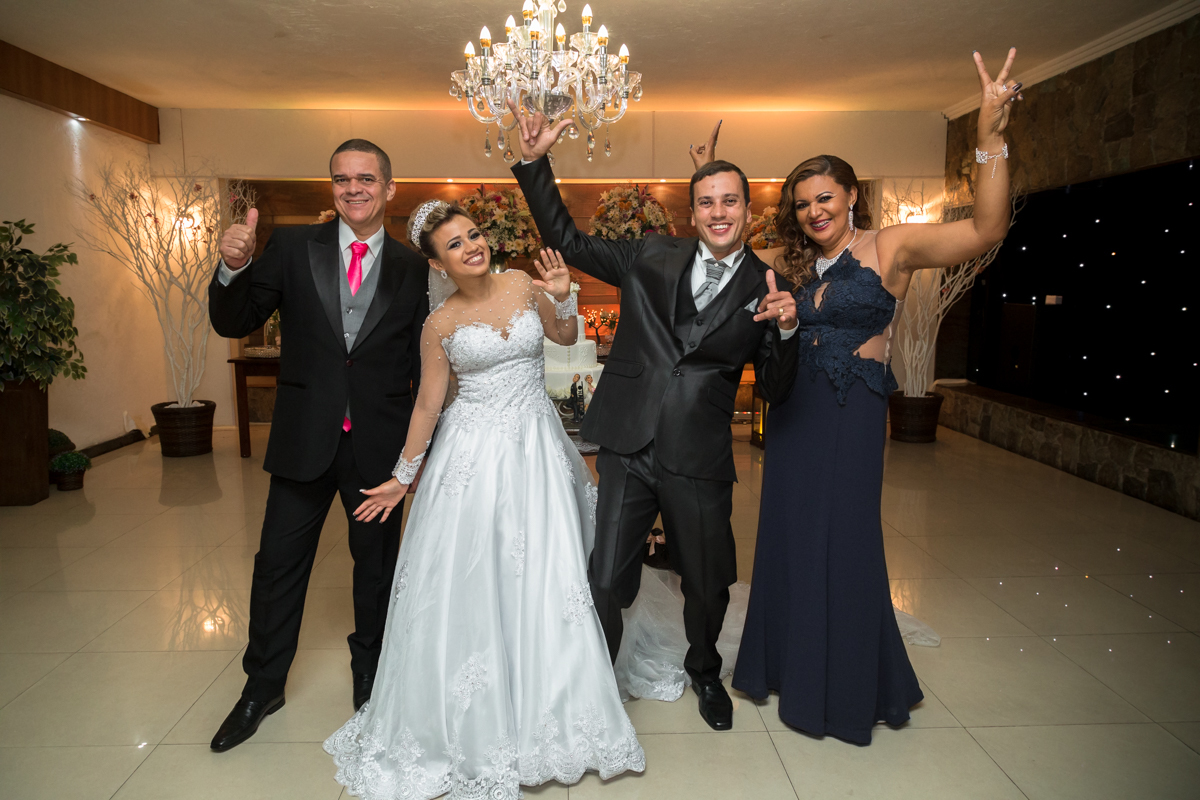 Fotos poses divertidas com padrinhos em casamento