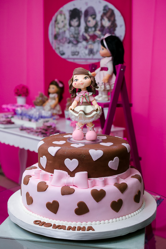 Top bolo boneca Jolie em casa de festas tropicl kids