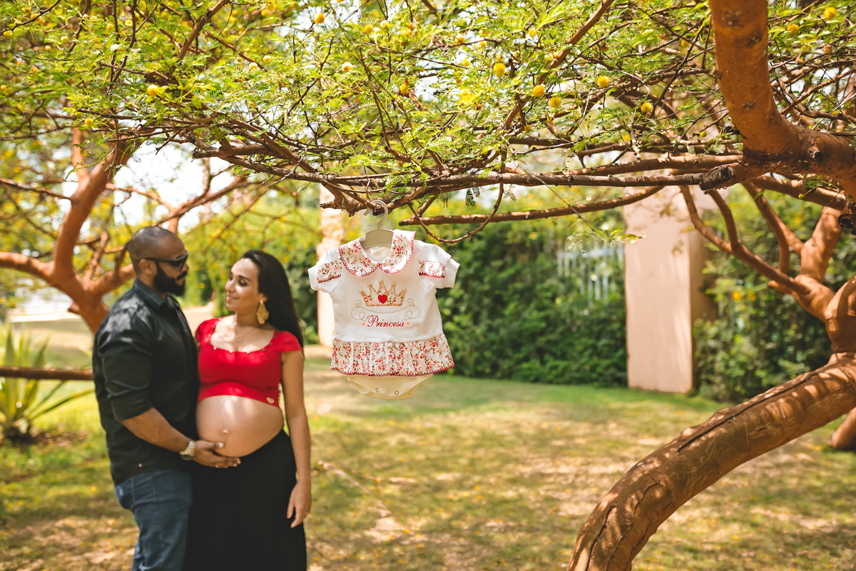 Fotos de gestantes em  ensaio fotográfico ao ar livre