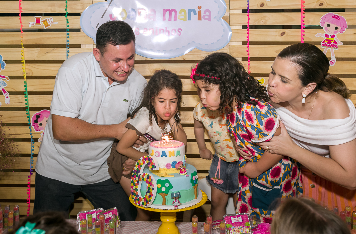 Assoprando velinhas aniversario Joana Maria em circulo militar da praia vermelha 