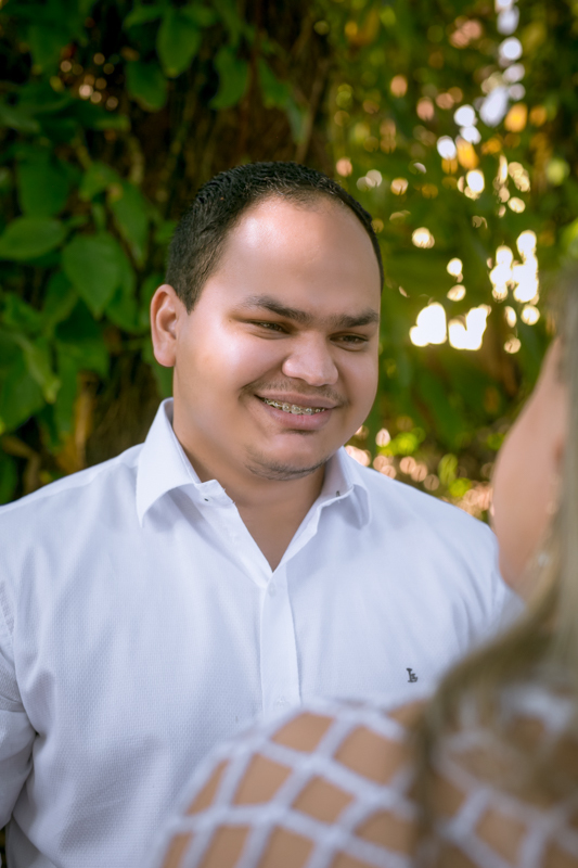 Fotografia afetiva em ensaio gestacional em praia vermelha RJ