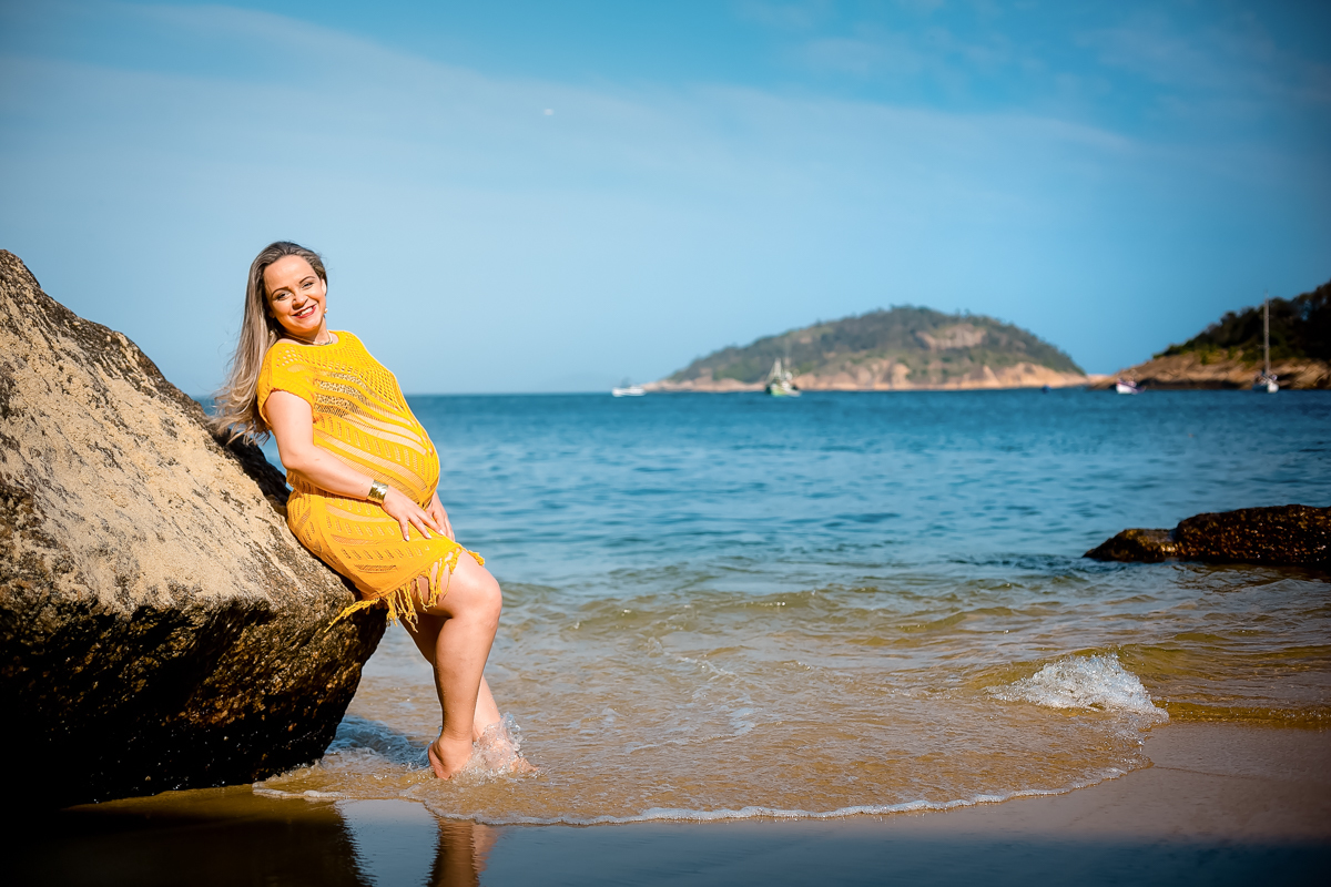 Gestante Renata Vogas em ensaio na praia da Urca RJ