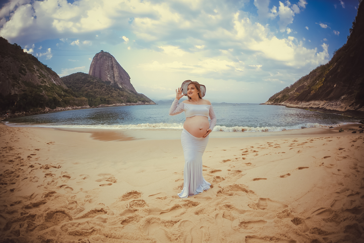 Fotografia na praia de gestante em ensaio