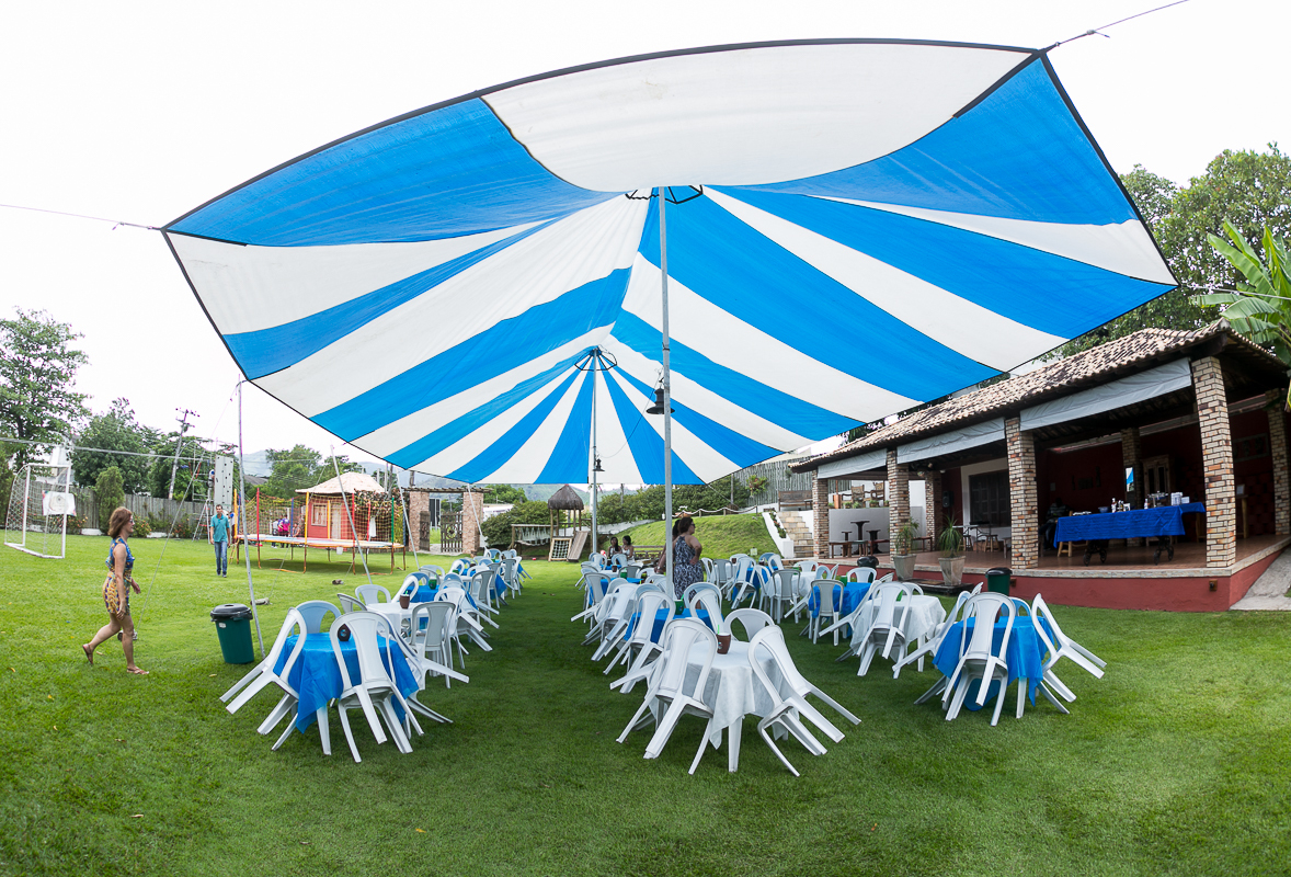 Cobertura de tenda em festa infantil em espaço família Grill