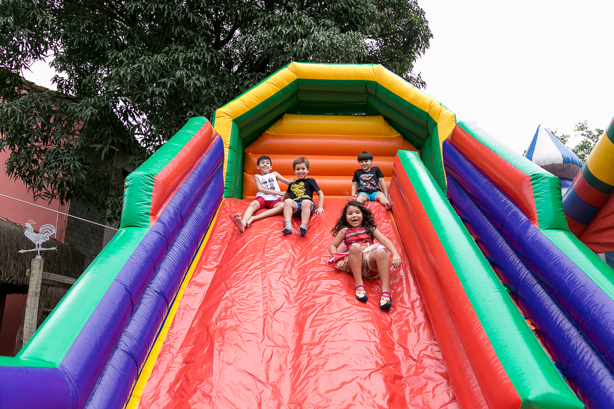 Festa infantil no escorrega em  Espaço Família Grill 