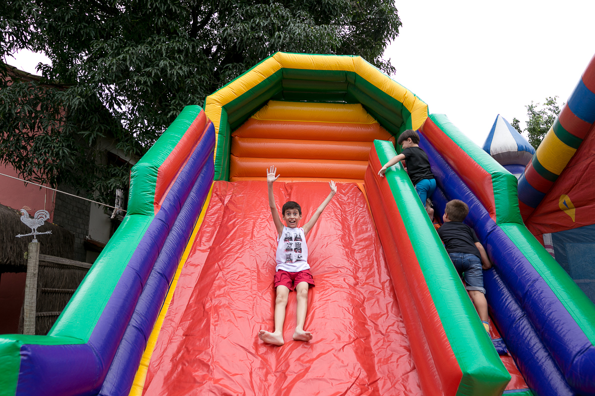Tobogã inflável em espaço família Grill-RJ