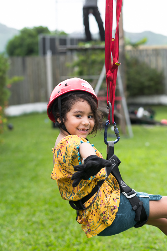Tirolesa em festa infantil no Espaço Família Grill em Santíssimo-RJ