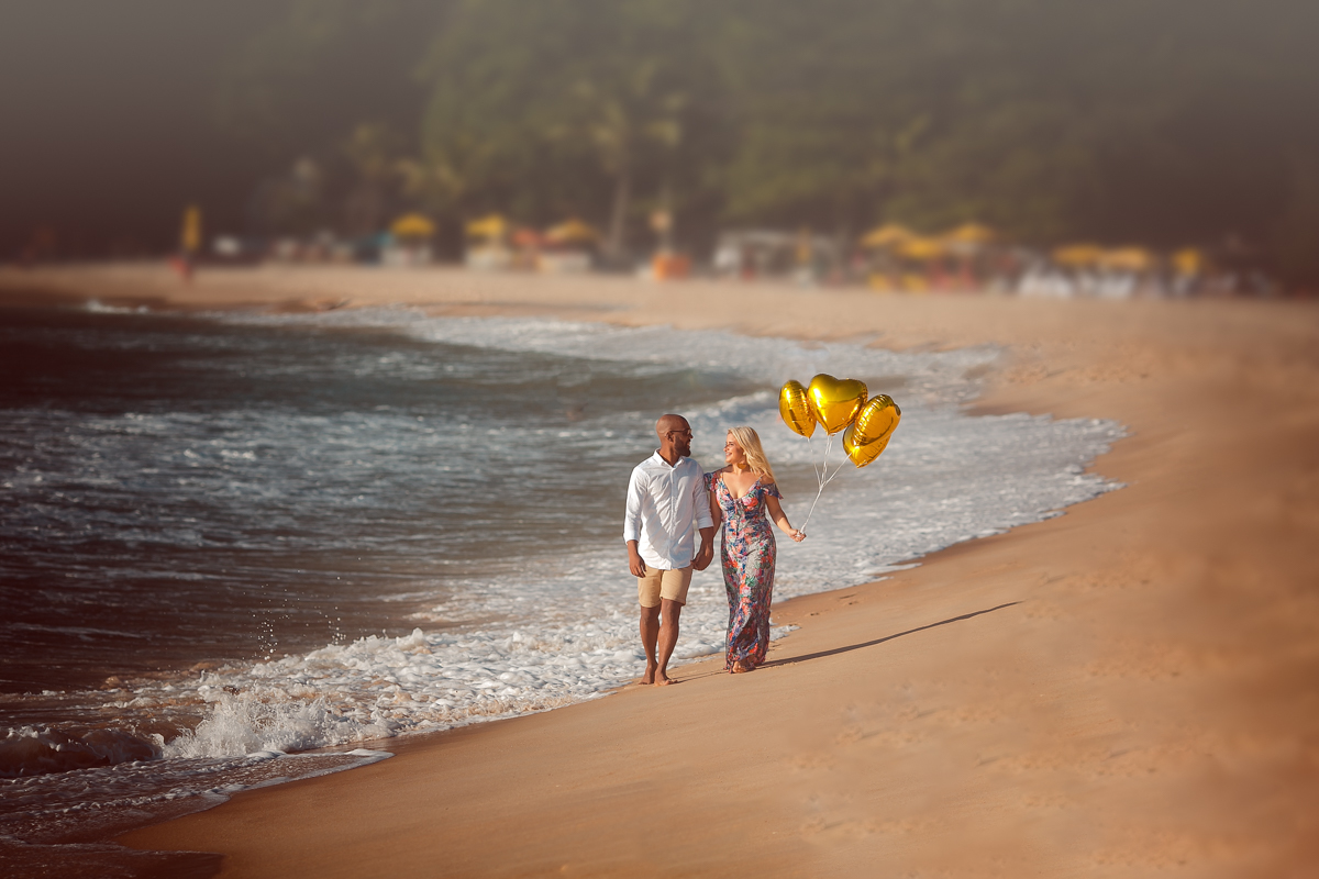 Sessão fotografia de noivos na praia