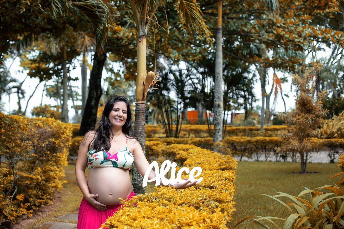 Ensaio gestante externo em jardim