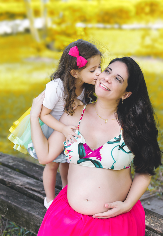 Ensaio gestante externo junto com filha primogênita