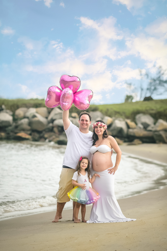 Ensaio de gravida junto com a família na praia