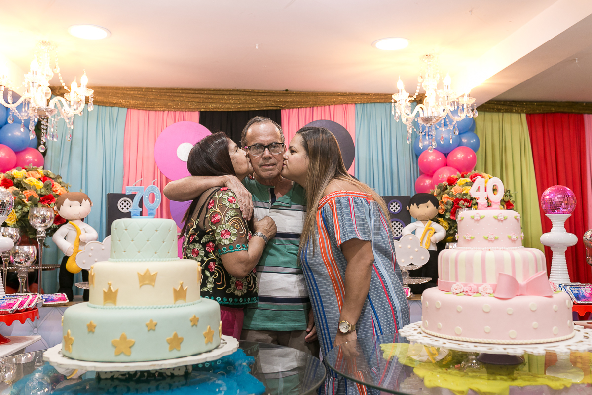 Festa anos 80 com a família e  salaa de festa kids club